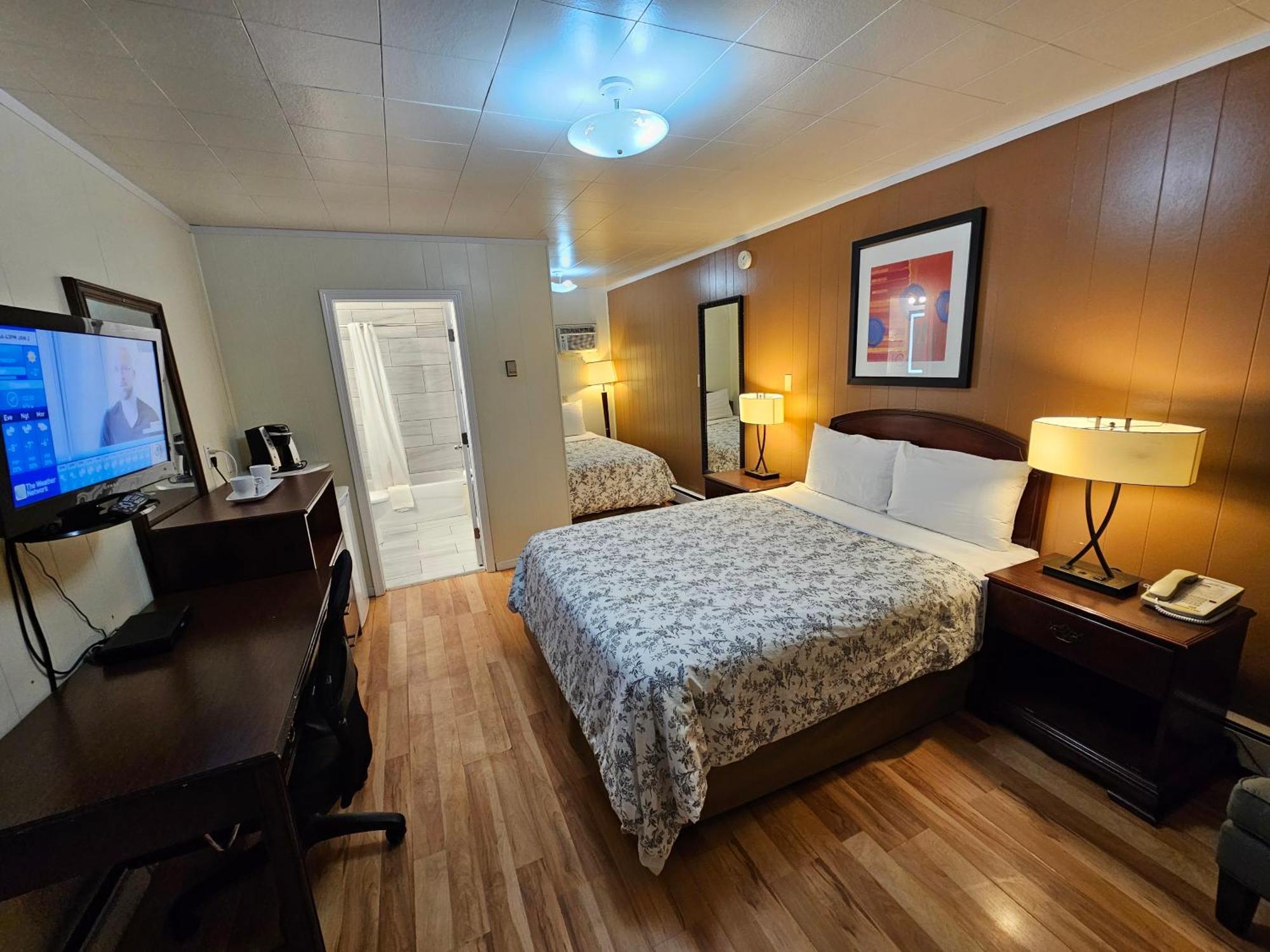 Parkway Motel & European Lodges Pincher Creek Zimmer foto