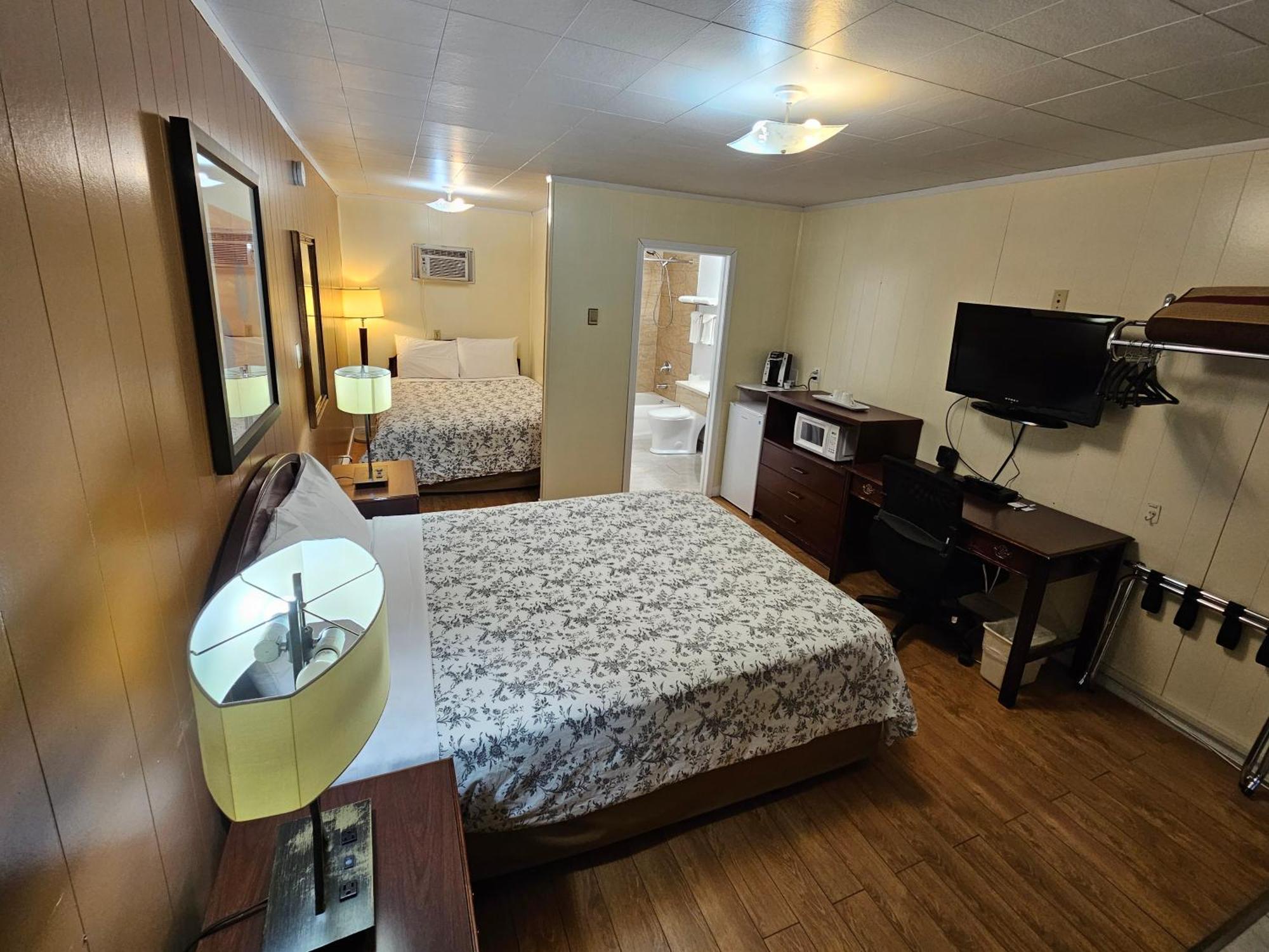 Parkway Motel & European Lodges Pincher Creek Zimmer foto